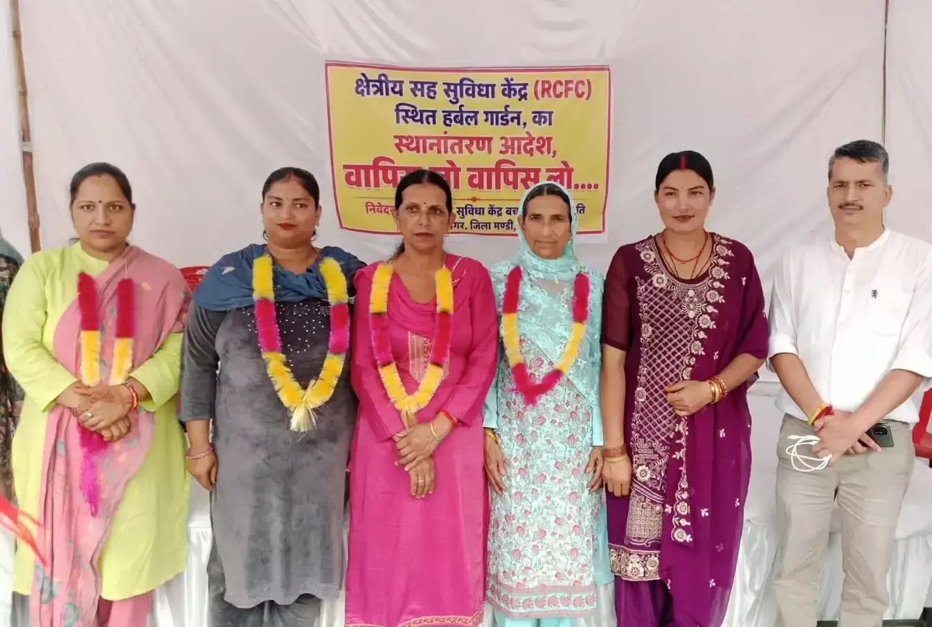 Mandi: हर्बल गार्डन सह सुविधा केंद्र के स्थानांतरण पर विरोध तेज, 12वें दिन भी क्रमिक अनशन Mandi: हर्बल गार्डन सह सुविधा केंद्र के स्थानांतरण पर विरोध तेज, 12वें दिन भी क्रमिक अनशन