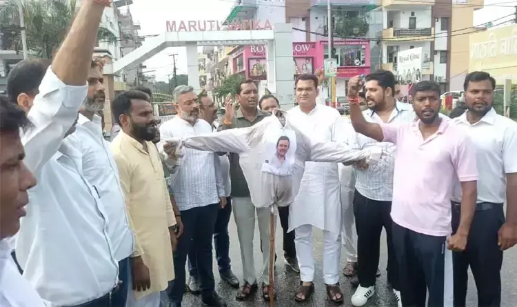 Haridwar: राहुल गांधी के बयान के खिलाफ भाजपा का प्रदर्शन, एससी मोर्चा ने पुतला जलाया Haridwar: राहुल गांधी के बयान के खिलाफ भाजपा का प्रदर्शन, एससी मोर्चा ने पुतला जलाया