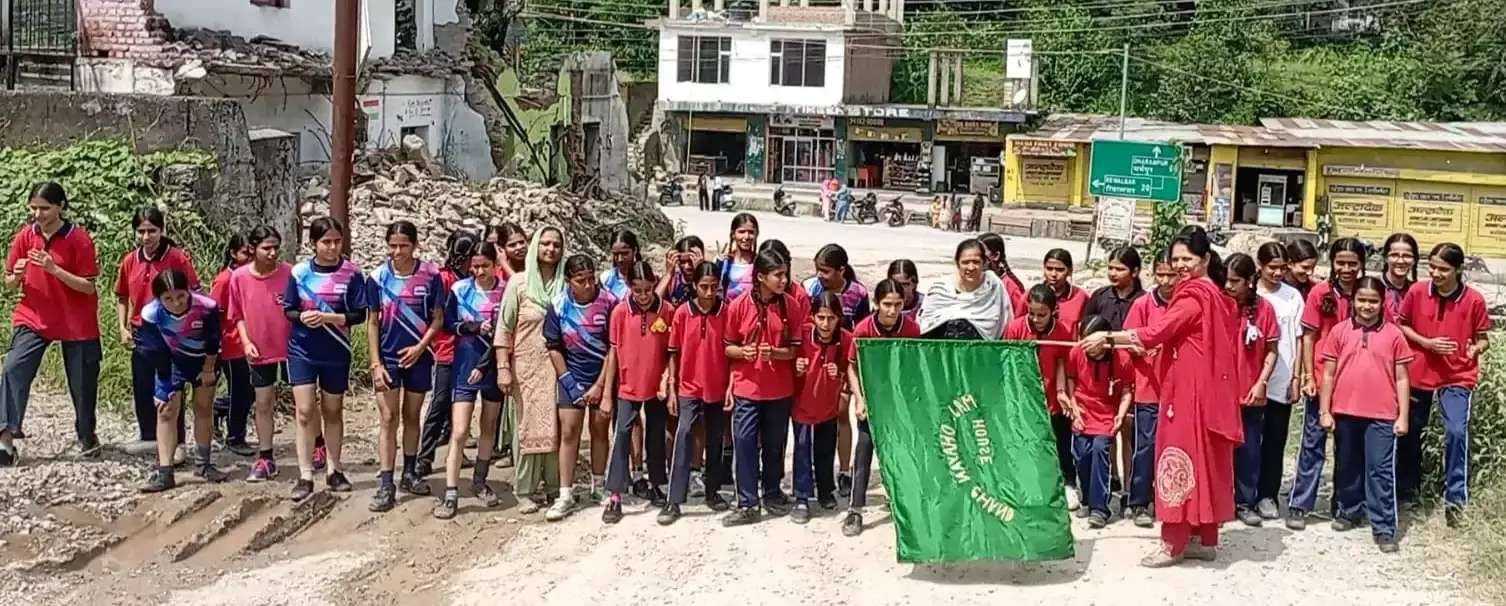 Mandi: खेलकूद के साथ जागरूकता का संदेश, राष्ट्रीय खेल दिवस और बैग फ्री डे मनाया