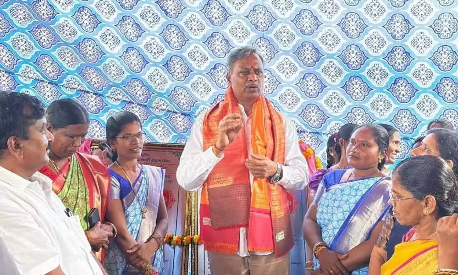 MLA पल्ला ने जनगाँव को सिंचाई का पानी उपलब्ध कराने का भरोसा दिलाया MLA पल्ला ने जनगाँव को सिंचाई का पानी उपलब्ध कराने का भरोसा दिलाया