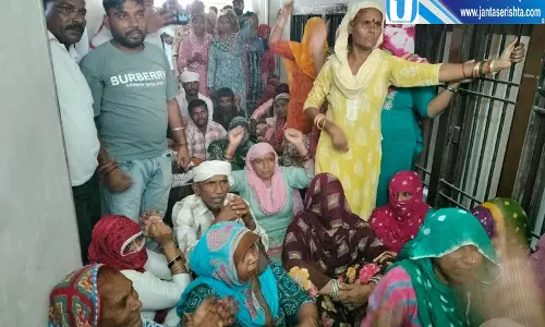 Fatehabad में सफाई कर्मचारियों का प्रदर्शन
