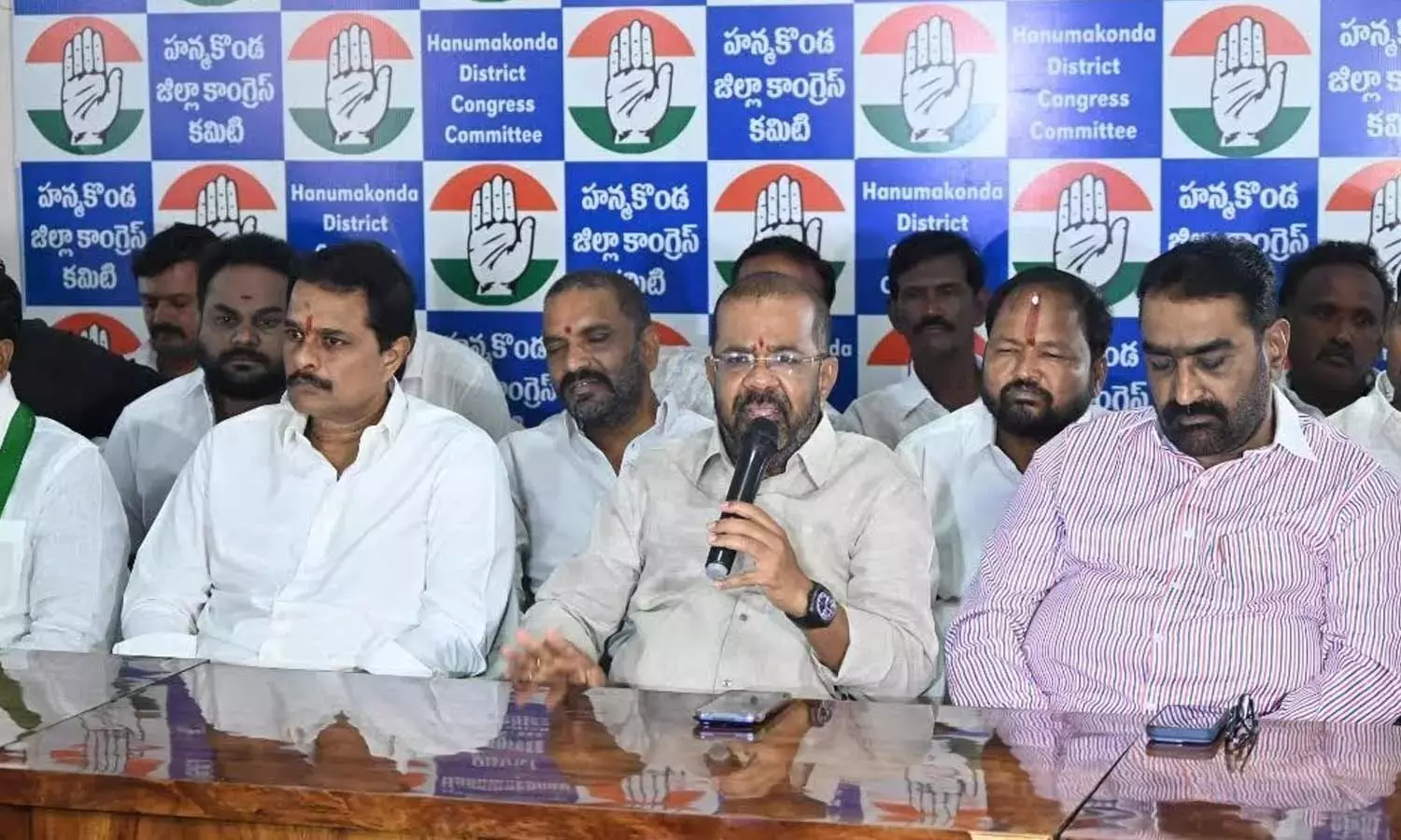 MLA नैनी ने BJP और BRS नेताओं को सार्वजनिक बहस की चुनौती दी