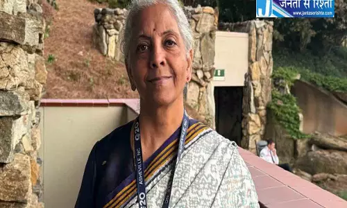 सियासत के लिए अर्थव्यवस्था को कमतर बताना ठीक नहीं: निर्मला सीतारमण