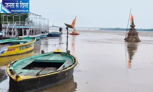 काशी में गंगा उफान पर बाढ़ का खतरा बढ़ा काशी में गंगा उफान पर बाढ़ का खतरा बढ़ा