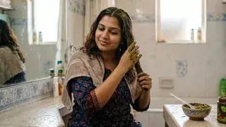 बालों को सॉफ्ट और शाइनी बनाने के लिए अपनाएं ये घरेलू उपाय बालों को सॉफ्ट और शाइनी बनाने के लिए अपनाएं ये घरेलू उपाय