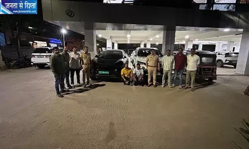 मुंबई-बेंगलुरु हाईवे पर रील बनाने के लिए ट्रैफिक रोकना पड़ा भारी