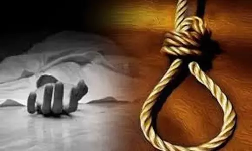 Jind: फंदे से लटका मिला चतुर्थ श्रेणी रेलकर्मी का शव, इलाके में सनसनी
