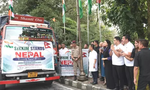 नेपाल त्रासदी के बीच सिक्किम की पहल राहत और बचाव कार्य में जुटी टीम नेपाल त्रासदी के बीच सिक्किम की पहल राहत और बचाव कार्य में जुटी टीम