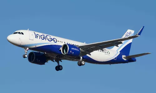 दिल्ली जा रही IndiGo फ्लाइट की इमरजेंसी लैंडिंग, इंजन में खराबी का अंदेशा