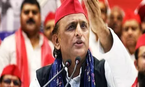 जेपी सेंटर विवाद में अखिलेश का हमला बोले कुछ तो गड़बड़ है जेपी सेंटर विवाद में अखिलेश का हमला बोले कुछ तो गड़बड़ है