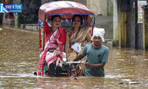 गुवाहाटी में लैंडस्लाइड से दर्दनाक हादसा एक ही परिवार के तीन लोगों की मौत एक घायल गुवाहाटी में लैंडस्लाइड से दर्दनाक हादसा एक ही परिवार के तीन लोगों की मौत एक घायल