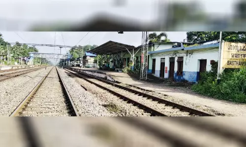 विकास कार्य ठप यात्रियों का विरोध तेज विकास कार्य ठप यात्रियों का विरोध तेज