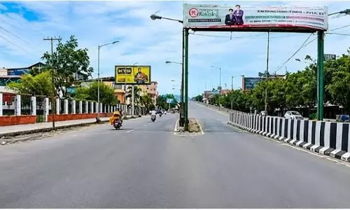 Manipur: नाकेबंदी और शटडाउन से आम जनजीवन बुरी तरह प्रभावित Manipur: नाकेबंदी और शटडाउन से आम जनजीवन बुरी तरह प्रभावित