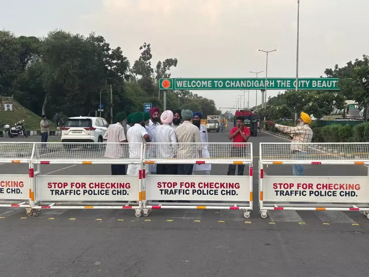 Chandigarh: पंजाब-चंडीगढ़ बॉर्डर पर किसानों का प्रदर्शन, 7 सितंबर तक धरना देने की घोषणा