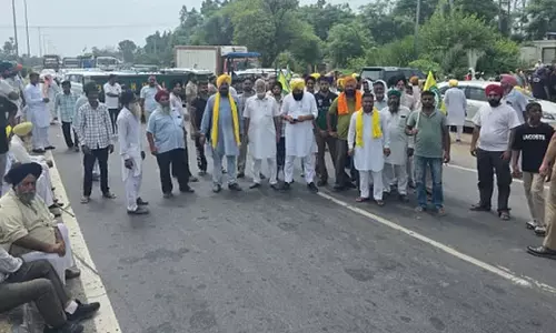 बिजली संकट पर किसानों का हाईवे जाम