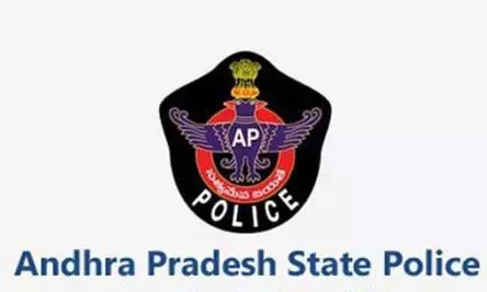 Andhra: केस दर्ज करने में देरी पर ईस्ट गोदावरी के SP ने 4 कर्मचारियों के खिलाफ कार्रवाई की Andhra: केस दर्ज करने में देरी पर ईस्ट गोदावरी के SP ने 4 कर्मचारियों के खिलाफ कार्रवाई की