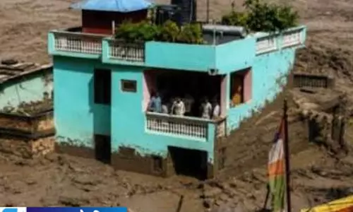 नदी किनारे बना था घर फिर भी नहीं टूटा मालिक ने बताई पूरी कहानी