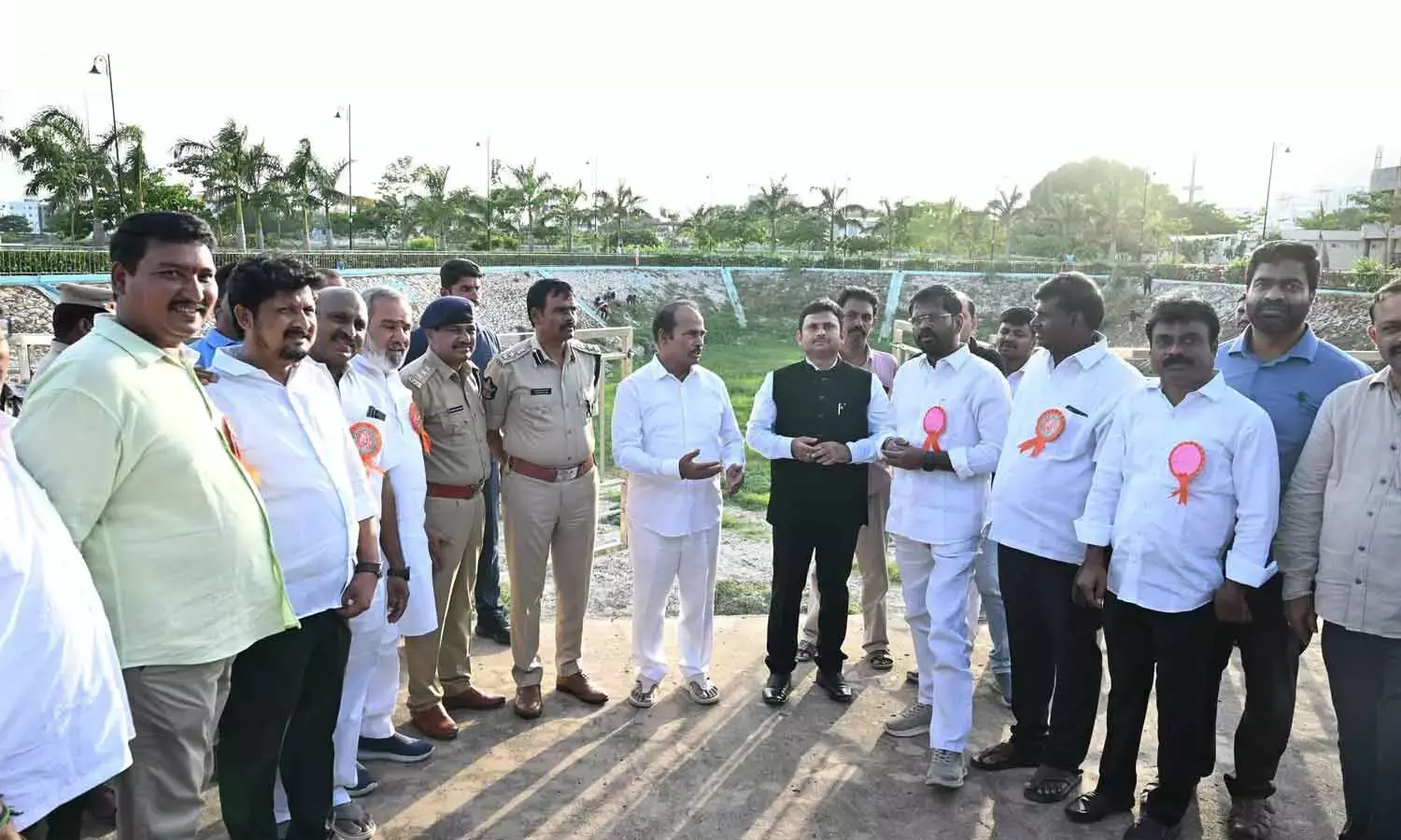 Andhra: बड़े पैमाने पर गणेश विसर्जन की तैयारियों की समीक्षा की गई Andhra: बड़े पैमाने पर गणेश विसर्जन की तैयारियों की समीक्षा की गई
