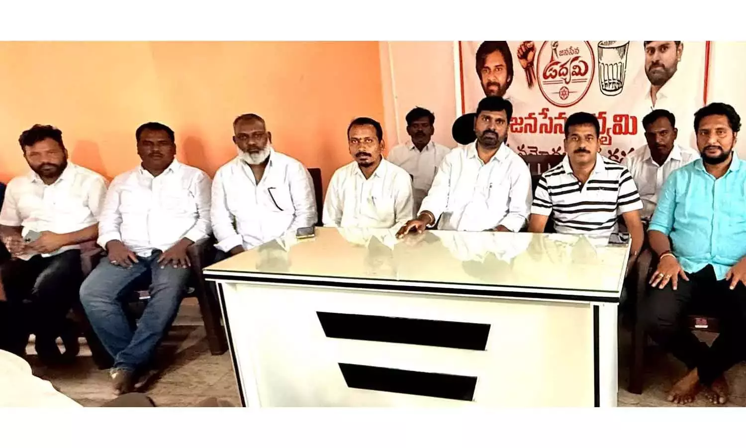 Andhra: जन सेना पार्टी पवन के जन्मदिन पर सेवा कार्य करने की योजना बना रही है Andhra: जन सेना पार्टी पवन के जन्मदिन पर सेवा कार्य करने की योजना बना रही है