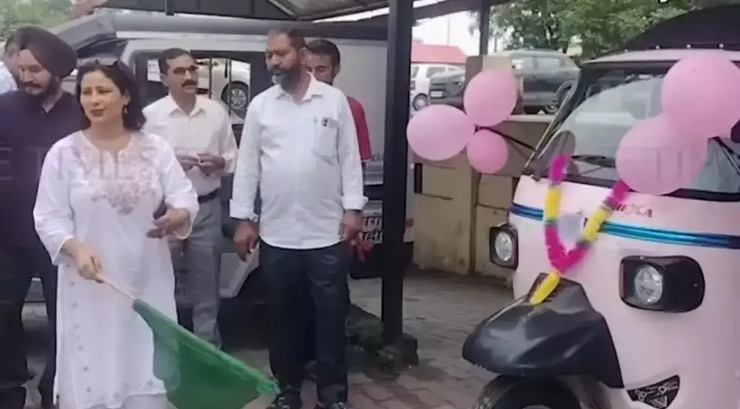Nahan: पांवटा में महिला सुरक्षा के लिए बड़ा कदम, सड़कों पर उतरा ‘पिंक इलेक्ट्रिक ऑटो Nahan: पांवटा में महिला सुरक्षा के लिए बड़ा कदम, सड़कों पर उतरा ‘पिंक इलेक्ट्रिक ऑटो