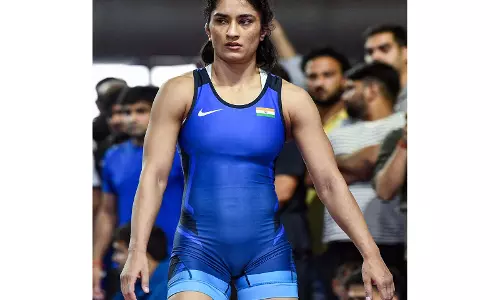 विनेश फोगाट मामले में दिल्ली HC ने WFI से मांगा जवाब विनेश फोगाट मामले में दिल्ली HC ने WFI से मांगा जवाब