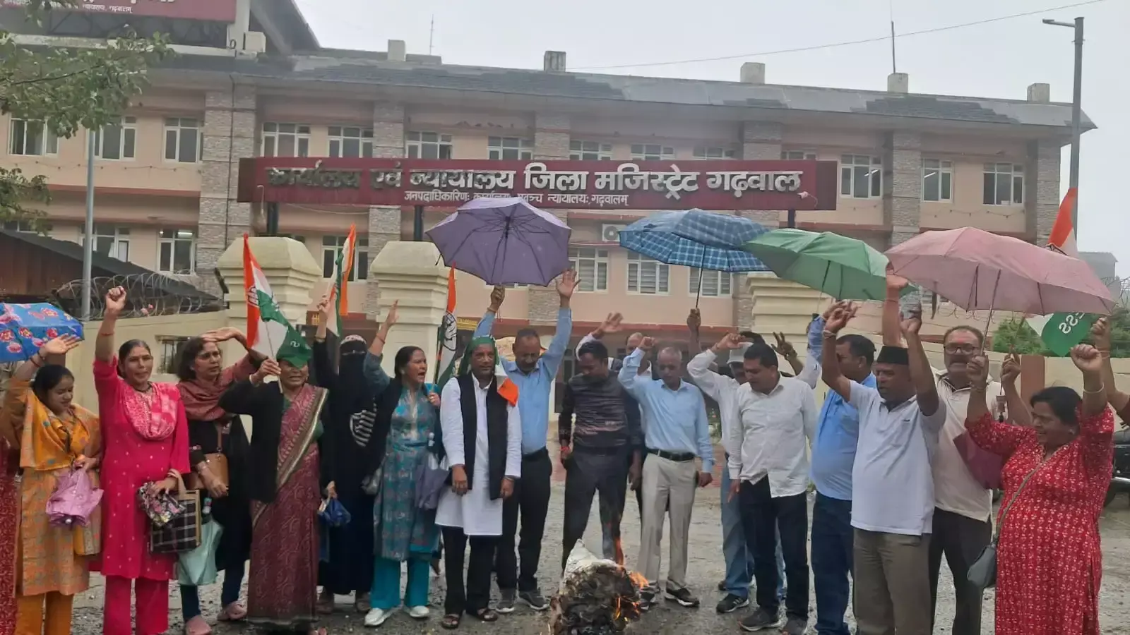 Pauri Garhwal: खड़गे की सभा के बाद शुद्धिकरण करने वालों पर कार्रवाई की मांग, हल्द्वानी में सियासत तेज