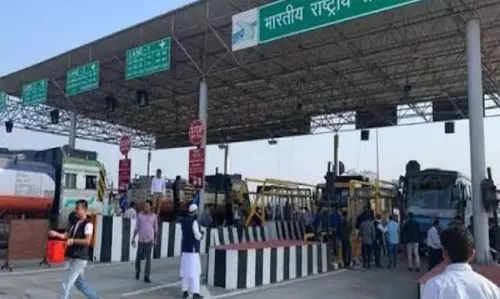 असम: सोनापुर टोल गेट पर हिंसक प्रदर्शन, छात्र नेता हिरासत में असम: सोनापुर टोल गेट पर हिंसक प्रदर्शन, छात्र नेता हिरासत में