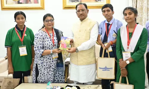 राष्ट्रपति से भेंटकर लौटे प्रतिभावान विद्यार्थियों ने मुख्यमंत्री साय से की सौजन्य मुलाकात राष्ट्रपति से भेंटकर लौटे प्रतिभावान विद्यार्थियों ने मुख्यमंत्री साय से की सौजन्य मुलाकात