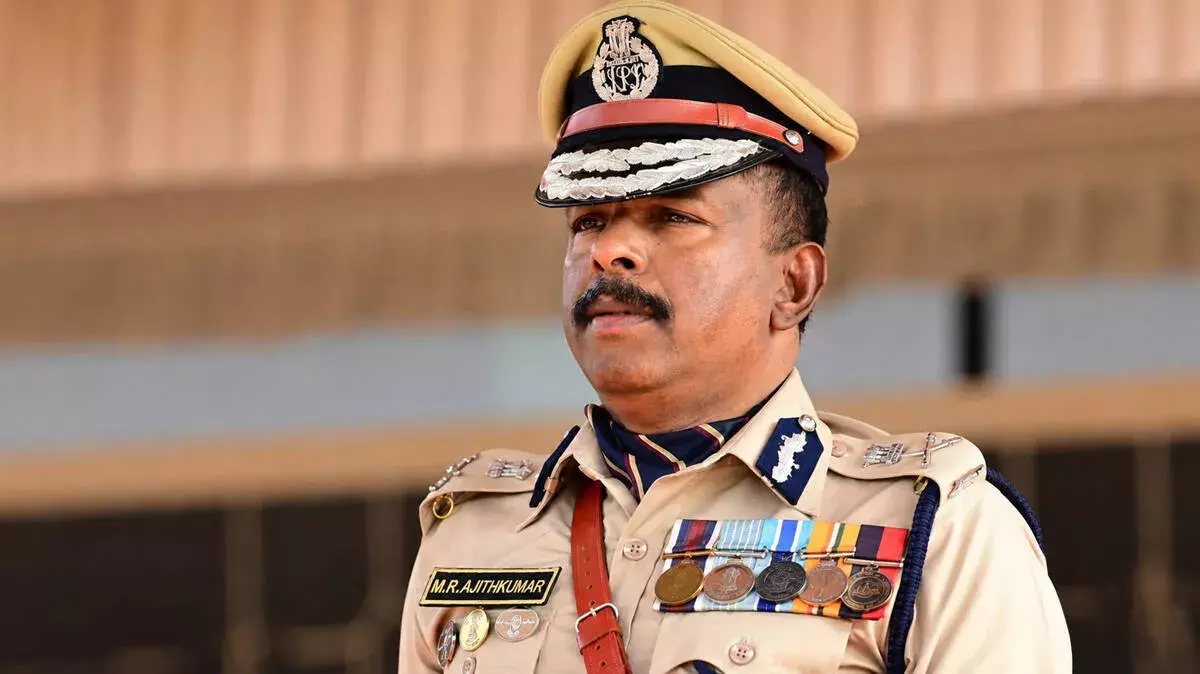 सस्पेंड MR अजित कुमार को स्टेशन का प्रभार, विवाद बढ़ते ही लिस्ट रोलबैक सस्पेंड MR अजित कुमार को स्टेशन का प्रभार, विवाद बढ़ते ही लिस्ट रोलबैक