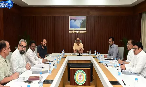 ग्रामोद्योग विभाग के अधिकारियों ने तकनीकी वस्त्र मिशन के संबंध में दिया प्रस्तुतिकरण