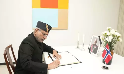 उपराष्ट्रपति राधाकृष्णन ने नॉर्वे दूतावास जाकर दी श्रद्धांजलि उपराष्ट्रपति राधाकृष्णन ने नॉर्वे दूतावास जाकर दी श्रद्धांजलि