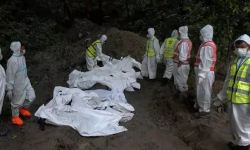 नेपाल बाढ़ त्रासदी में काठमांडू में सामूहिक अंतिम संस्कार नेपाल बाढ़ त्रासदी में काठमांडू में सामूहिक अंतिम संस्कार