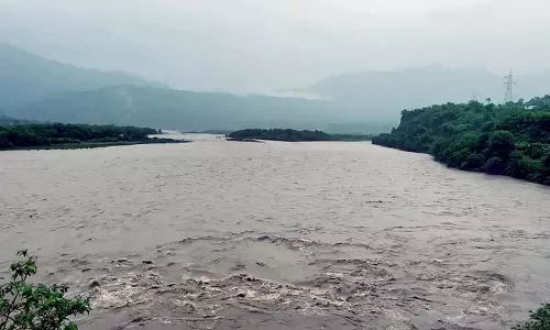 J-K में कॉलेज छात्र नदी में डूबा रेस्क्यू ऑपरेशन शुरू J-K में कॉलेज छात्र नदी में डूबा रेस्क्यू ऑपरेशन शुरू