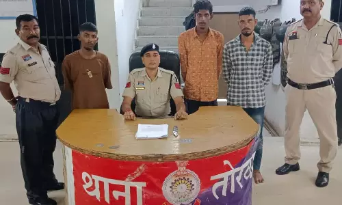 चाकूबाजी मामले में पुलिस की कार्रवाई, तीन आरोपी गिरफ्तार चाकूबाजी मामले में पुलिस की कार्रवाई, तीन आरोपी गिरफ्तार