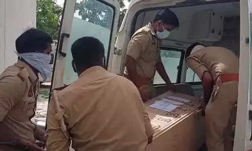 गोरखपुर AIIMS ने नेपाल भेजे बाढ़ में मिले पांच अज्ञात शव गोरखपुर AIIMS ने नेपाल भेजे बाढ़ में मिले पांच अज्ञात शव