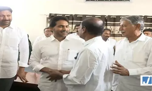 आंध्र प्रदेश : जगन मोहन रेड्डी ने स्थानीय निकाय चुनाव की सभी सीटों पर चुनाव लड़ने का ऐलान किया आंध्र प्रदेश : जगन मोहन रेड्डी ने स्थानीय निकाय चुनाव की सभी सीटों पर चुनाव लड़ने का ऐलान किया