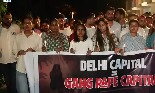 नाबालिग से कथित गैंगरेप के खिलाफ सड़कों पर NSUI नाबालिग से कथित गैंगरेप के खिलाफ सड़कों पर NSUI