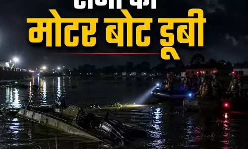 यमुना में सेना की मोटर बोट डूबी, तीन जवान सुरक्षित, एक लापता यमुना में सेना की मोटर बोट डूबी, तीन जवान सुरक्षित, एक लापता