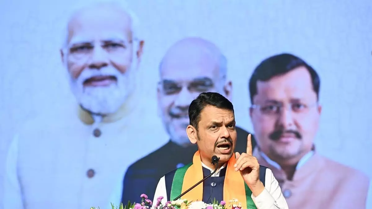 फडणवीस का UPA पर इतिहास को लेकर वार फडणवीस का UPA पर इतिहास को लेकर वार