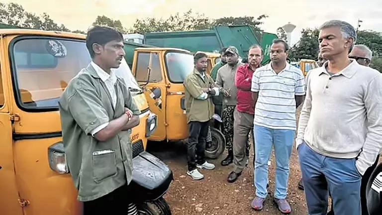 सफाई कर्मचारियों से रूबरू हुए मंत्री सफाई कर्मचारियों से रूबरू हुए मंत्री