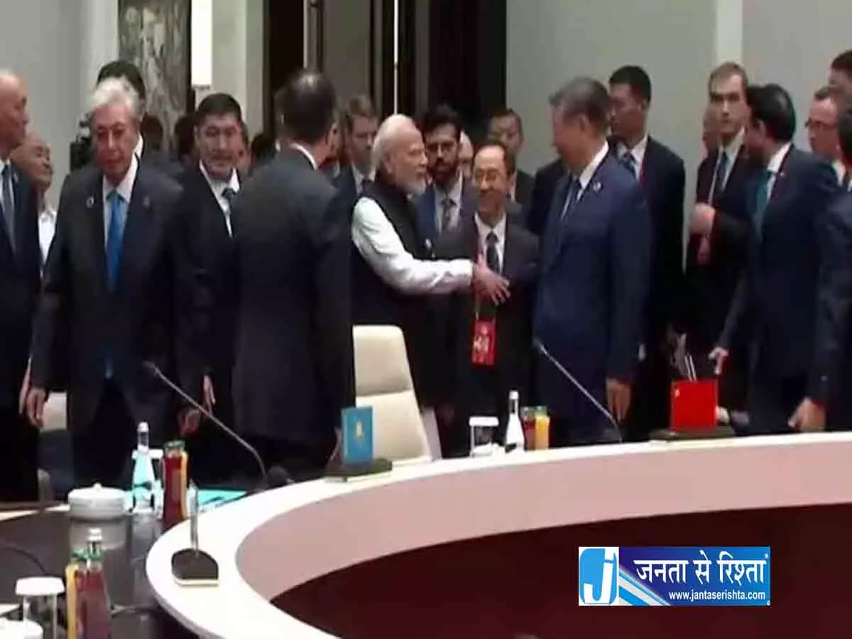 SCO समिट: मोदी-जिनपिंग के बीच अनौपचारिक मुलाकात और द्विपक्षीय चर्चा SCO समिट: मोदी-जिनपिंग के बीच अनौपचारिक मुलाकात और द्विपक्षीय चर्चा