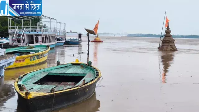 काशी में गंगा उफान पर बाढ़ का खतरा बढ़ा काशी में गंगा उफान पर बाढ़ का खतरा बढ़ा