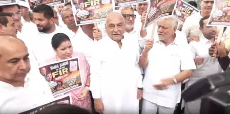 राहुल गांधी पर दर्ज एफआईआर के खिलाफ कांग्रेस ने किया प्रदर्शन राहुल गांधी पर दर्ज एफआईआर के खिलाफ कांग्रेस ने किया प्रदर्शन