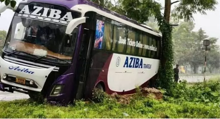 Assam: खेतरी में यात्री बस पलटी, हाईवे सुरक्षा को लेकर नई चिंताएं बढ़ीं Assam: खेतरी में यात्री बस पलटी, हाईवे सुरक्षा को लेकर नई चिंताएं बढ़ीं