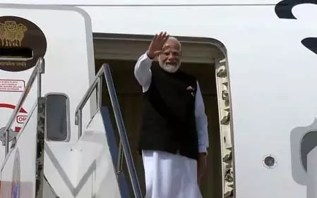 बिश्केक से दिल्ली के लिए रवाना हुए पीएम मोदी, शिखर सम्मेलन में आतंकवाद और कनेक्टिविटी पर रखा भारत का पक्ष बिश्केक से दिल्ली के लिए रवाना हुए पीएम मोदी, शिखर सम्मेलन में आतंकवाद और कनेक्टिविटी पर रखा भारत का पक्ष
