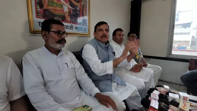 वाराणसी स्कूल विवाद पर संजय सिंह का हमला वाराणसी स्कूल विवाद पर संजय सिंह का हमला
