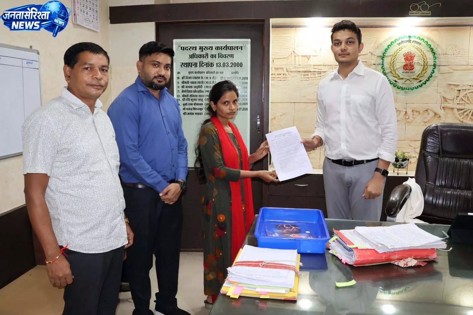 पिता के निधन के तीन माह से भी कम समय में बेटी को मिली अनुकंपा नियुक्ति पिता के निधन के तीन माह से भी कम समय में बेटी को मिली अनुकंपा नियुक्ति