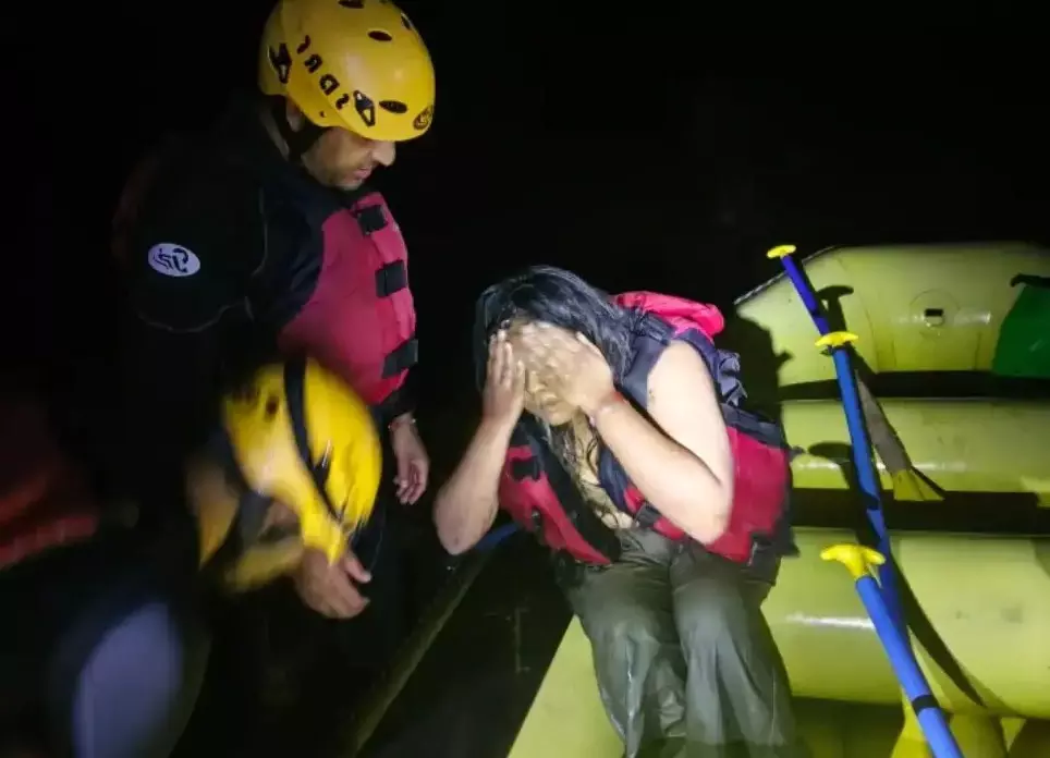 Dehradun: प्रेमनगर में कार को बहा ले गया तेज पानी, हादसे में दो लोगों की मौत Dehradun: प्रेमनगर में कार को बहा ले गया तेज पानी, हादसे में दो लोगों की मौत