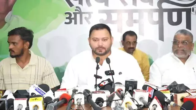 75% आरक्षण पर तेजस्वी का NDA पर हमला 75% आरक्षण पर तेजस्वी का NDA पर हमला