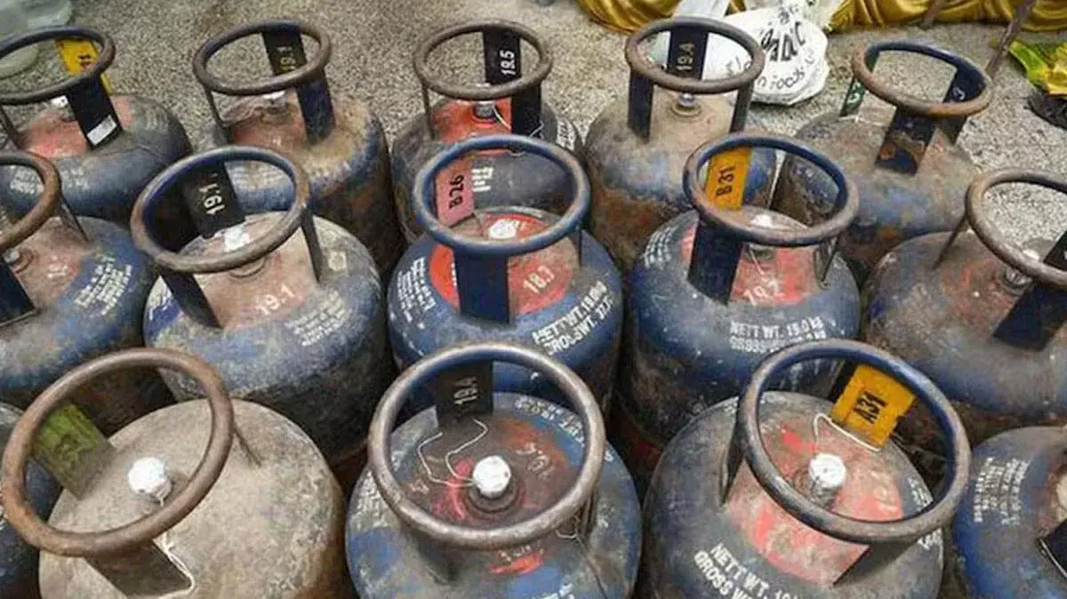 LPG की कीमतों में बढ़ोतरी: सिलेंडर ₹9.50 महंगा हुआ LPG की कीमतों में बढ़ोतरी: सिलेंडर ₹9.50 महंगा हुआ